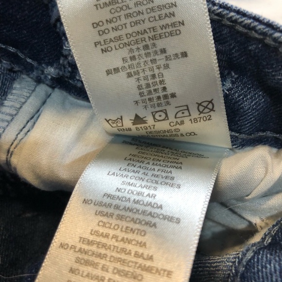 Levi's Size 14 Distressed Star accent
Girl's Step Up Denim Shorts - Picture 7 of 10